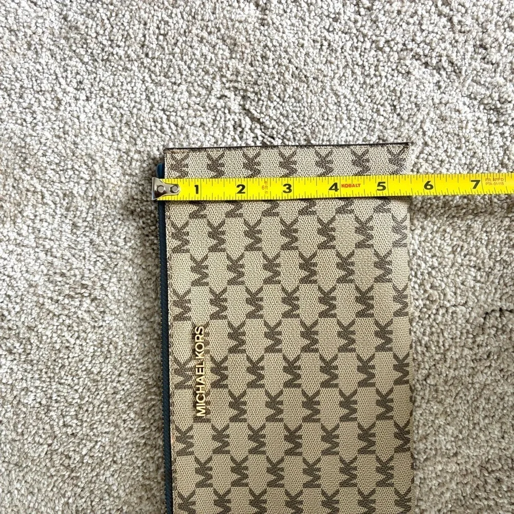 Michael Kors Classic Wristlet Wallet Card Holder Brown Tan MK Print Logo Luxury